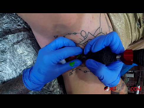 ❤️ Sully Savage mai tsananin jarfa ta yi tattoo a kan kwarin ta ❤️  a mu %ha.xxxdeutschepornos.ru ❌️❤